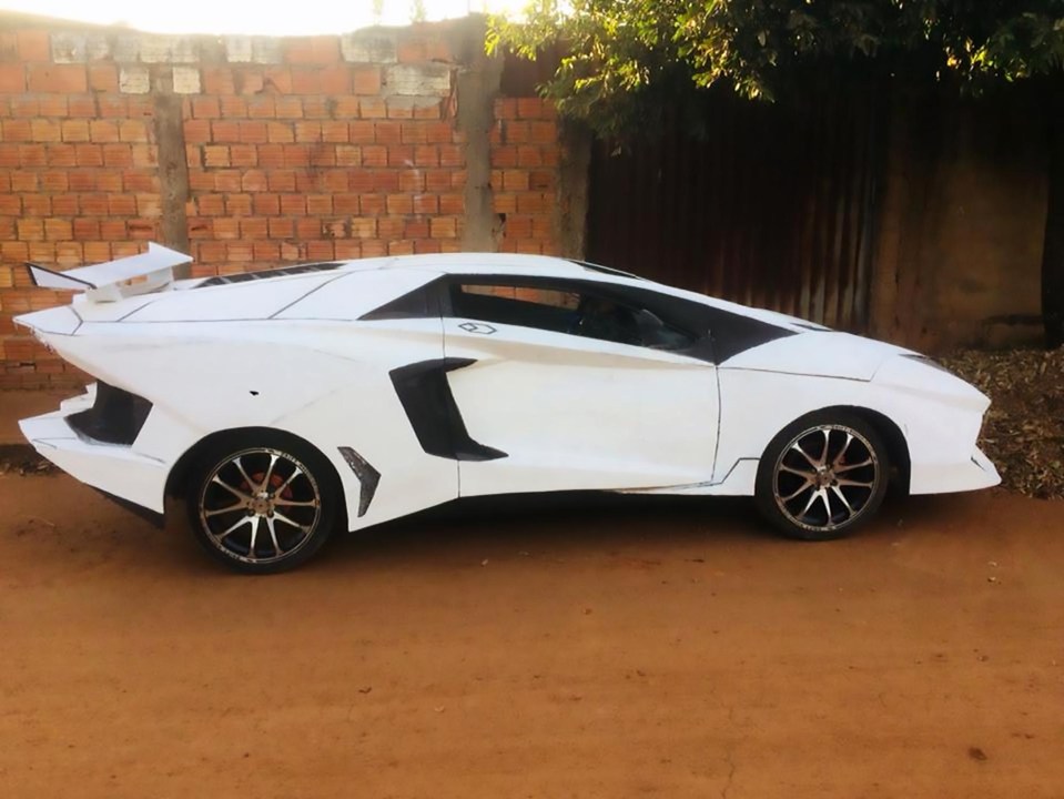 It took a year and £600 to transform the car into a Lamborghini lookalike