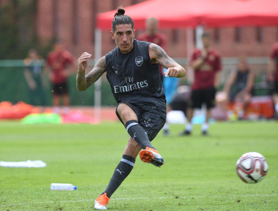  Hector Bellerin works on his technique in Singapore