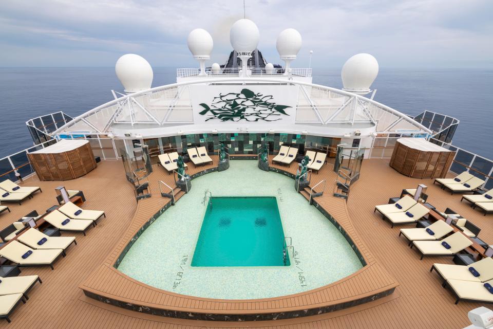  MSC Seaview offers wonderful views, relaxing spas and a swimming pool on the top deck