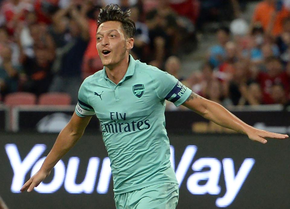  Arsenal star Mesut Ozil opened the scoring in the 13th minute against Paris Saint-Germain