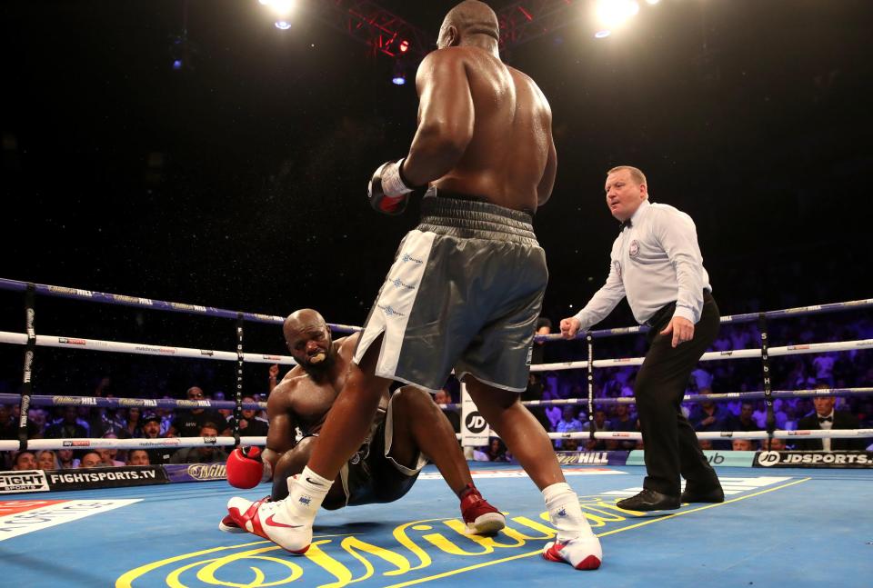  Dereck Chisora knocked Carlos Takam to the ground with a brutal right hook