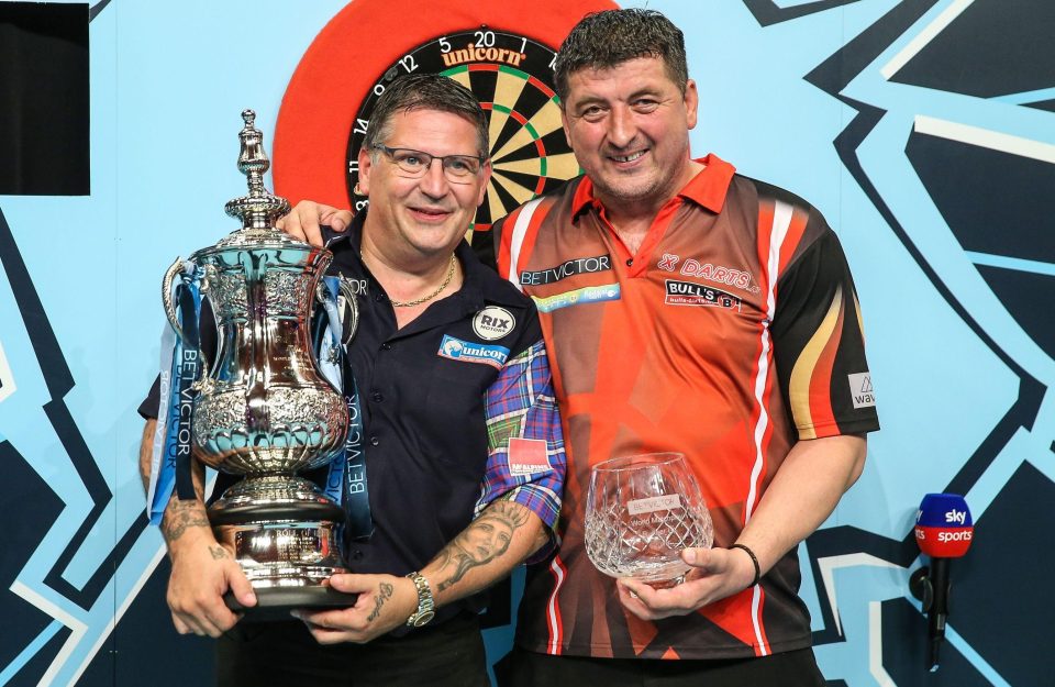 Anderson beat Mensur Suljovic 21-19 in a tense final in Blackpool