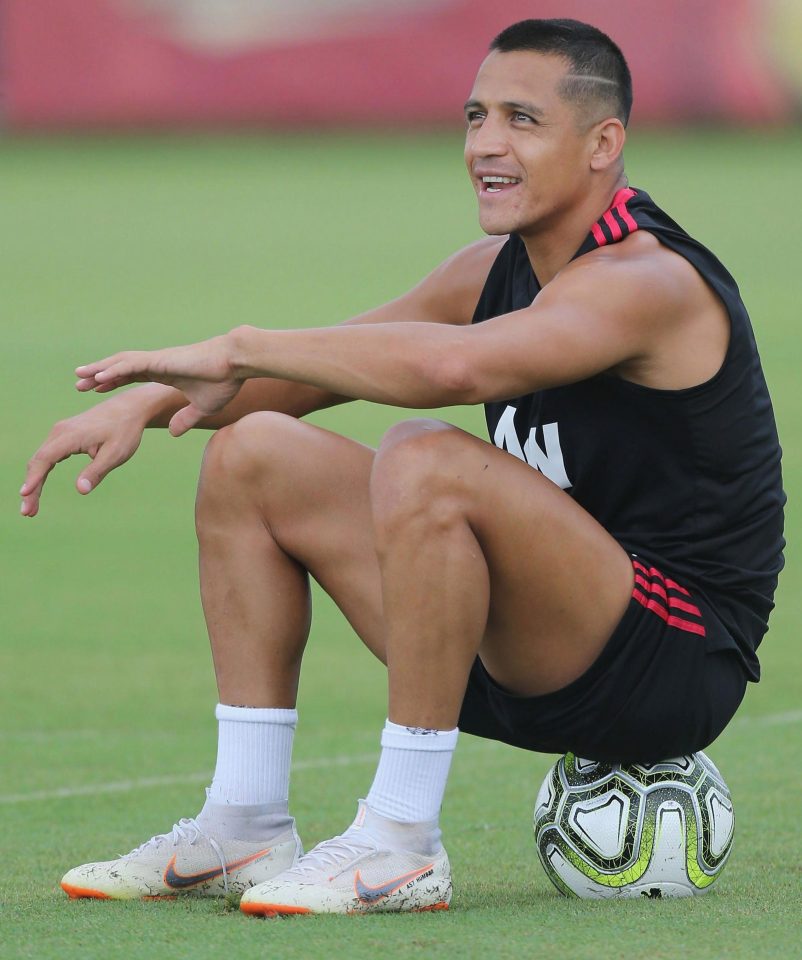  Alexis Sanchez takes a rest but cannot relax too much under Jose Mourinho