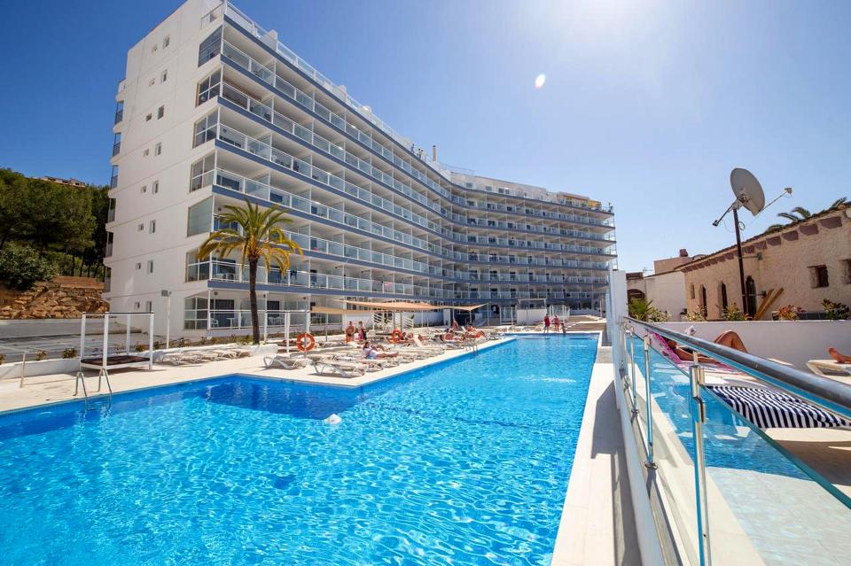  The teenager fell from a balcony at the Hotel Apartments Deya in Santa Ponsa