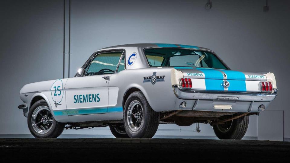 The 200-horsepower Mustang can return to manual driving at the flick of a switch