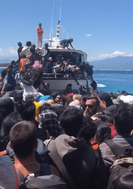  British tourist Helen Brady took this terrifying video of stranded tourists scrambling onto a boat on Gili Trawangan