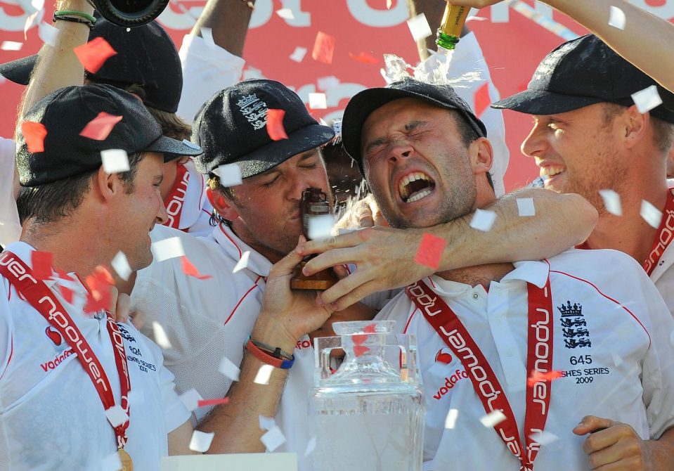  Swann kisses the Ashes trophy as captain Andrew Strauss, Jonathan Trott and Andrew Flintoff enjoy England's series win in 2009