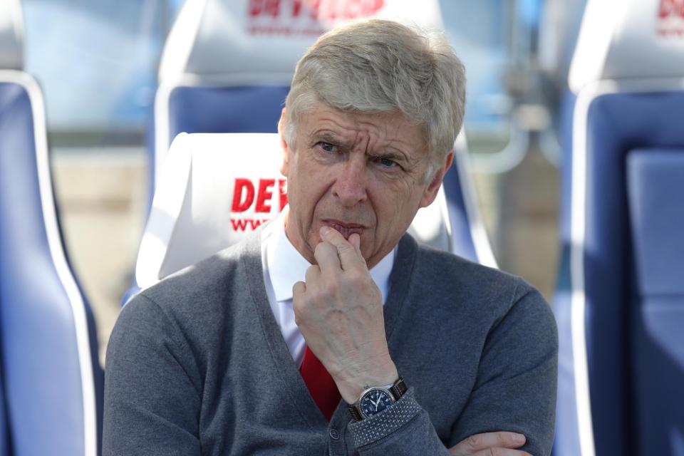  Wenger will decide on his future next month