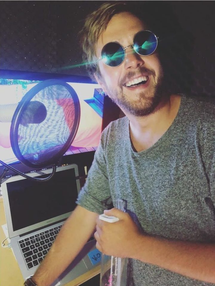  Iain gave Love Island fans a glimpse inside the recording booth