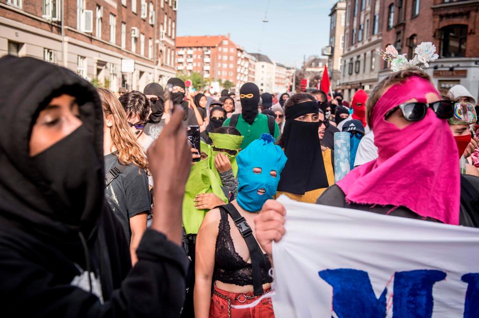  A number of non-Muslim Danes joined the protest with their faces covered