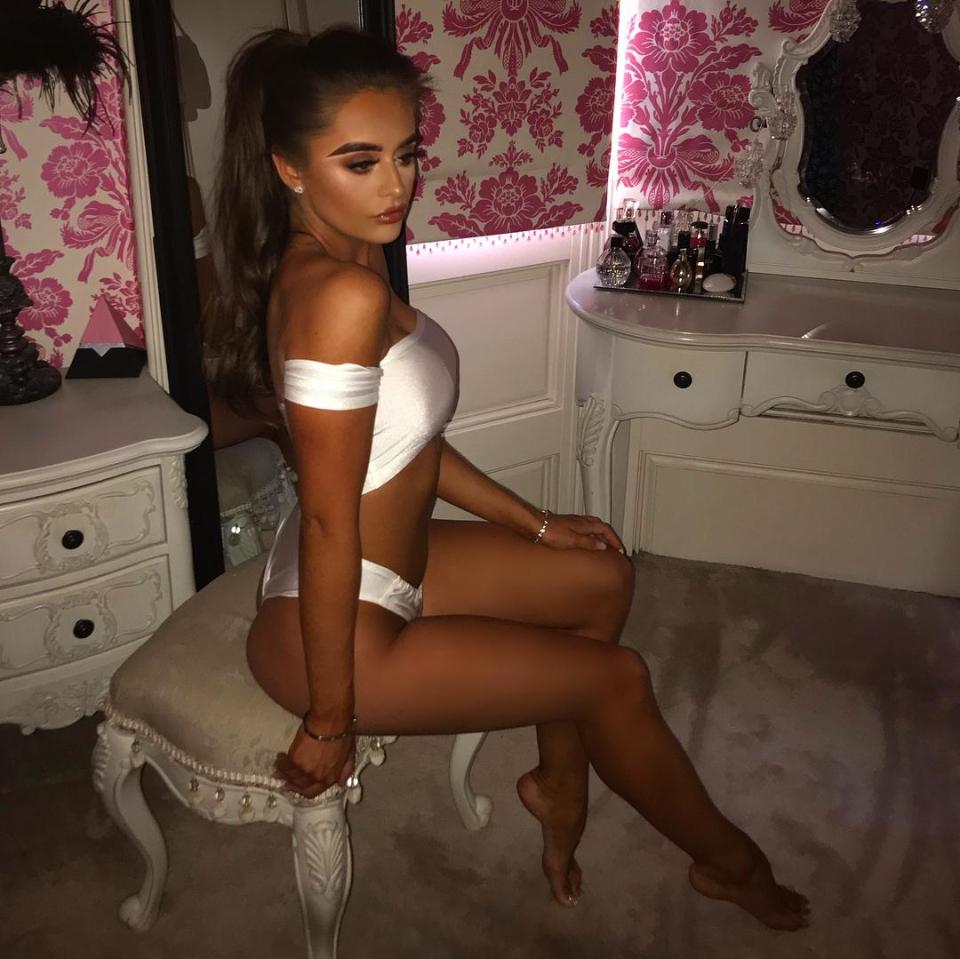  Freelance make-up artist Mia poses in seductive social media snaps