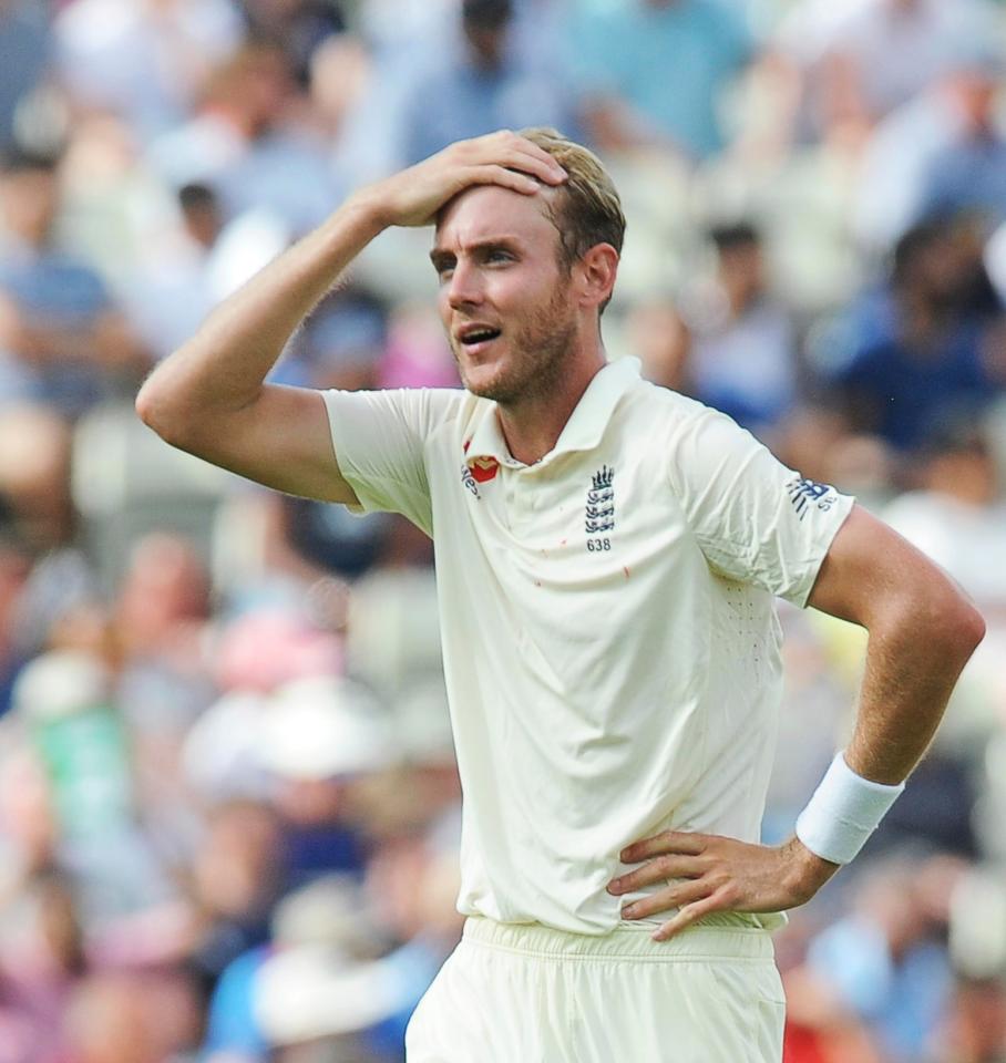  Broad had a giggle at Anderson's misfortune during their warm-up round of golf