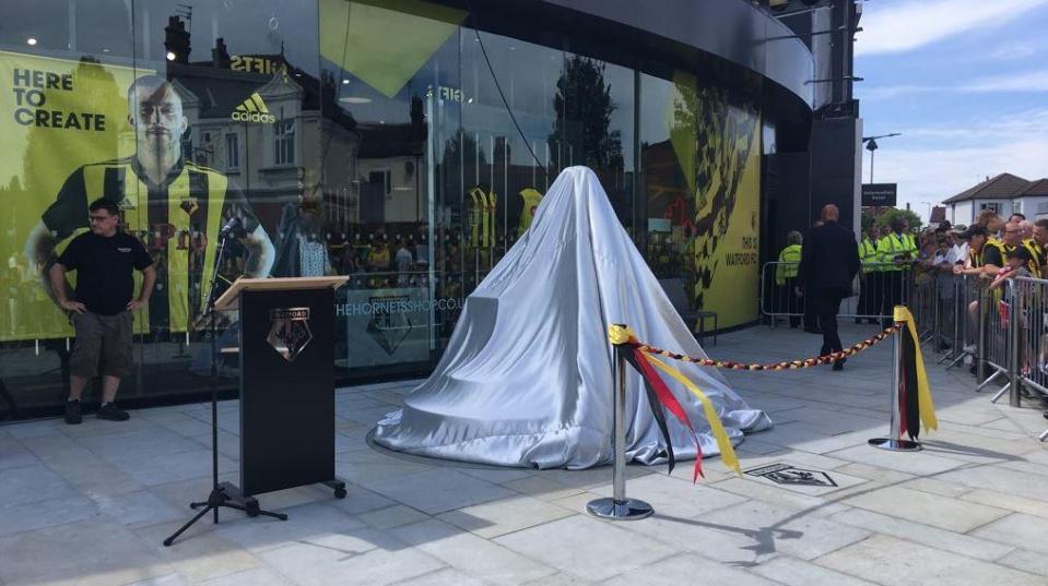  Fans gathered to see the unveiling before Saturday's pre-season game against Sampdoria