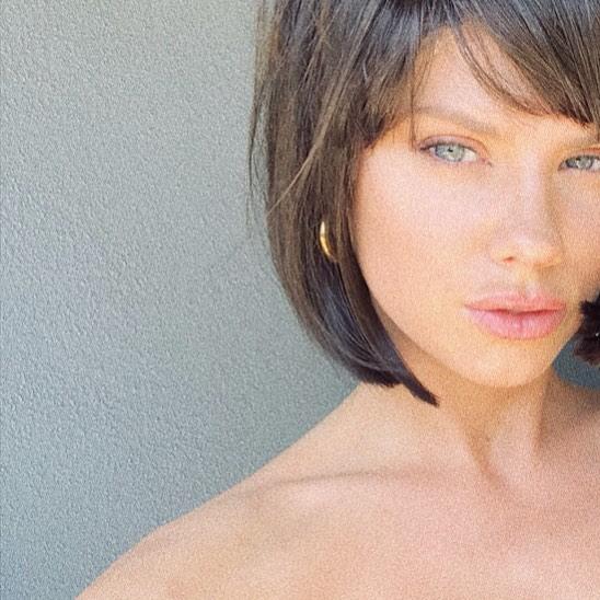 The 25-year-old changed her hairstyle when she posted a snap of herself with a dark-hair bob