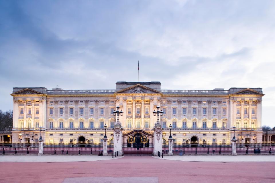  The Queen's official home, Buckingham Palace, attracts tourists from all over the world