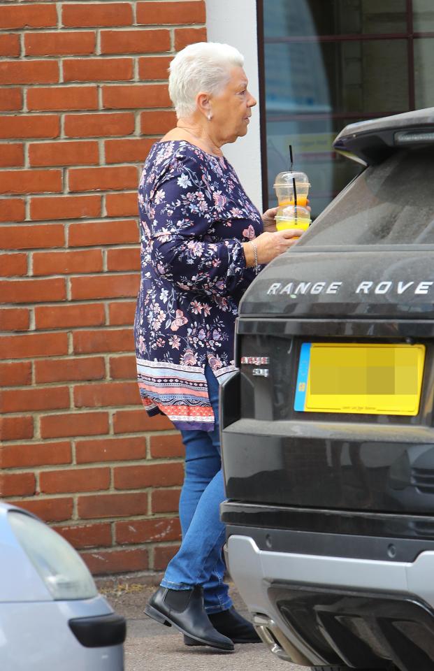  The 73-year-old actress was trendy in a floral tunic and skinny jeans