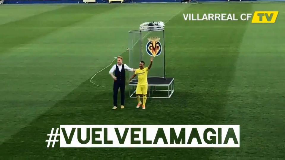  Cazorla stepped out to welcome the adoring Villarreal fans