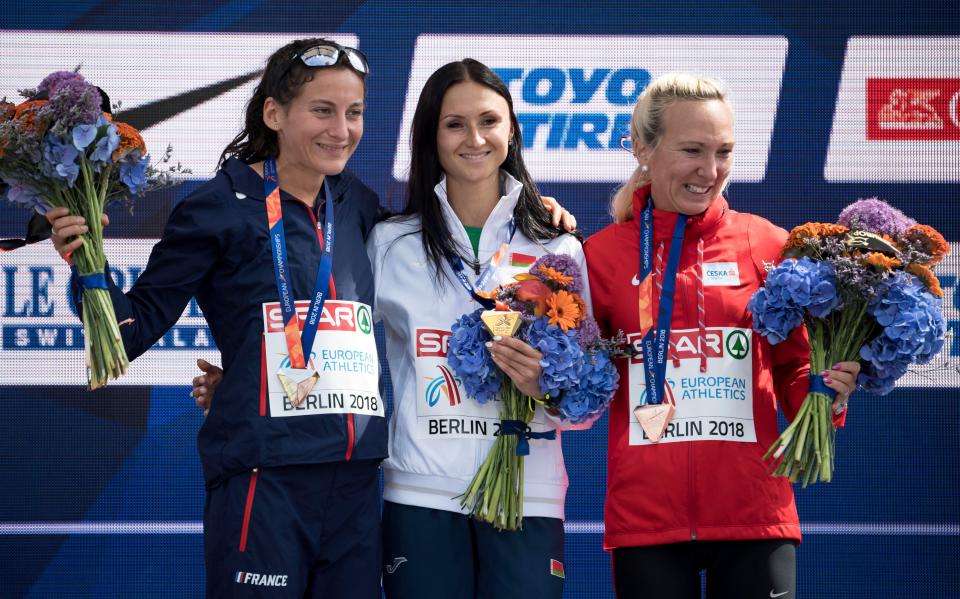  Mazuronak, centre, with Calvin Clemence, left, and Eva Vrabcova Nyvltova on the podium