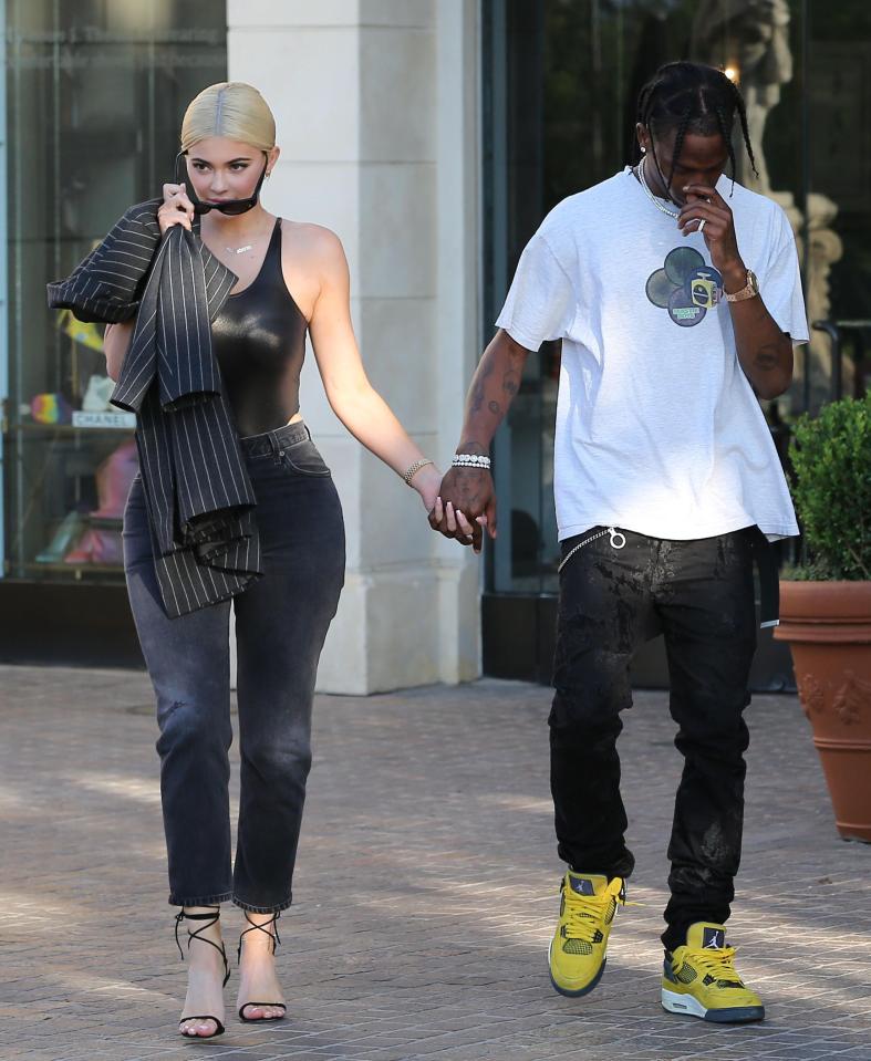  Kylie Jenner went shopping with Travis Scott