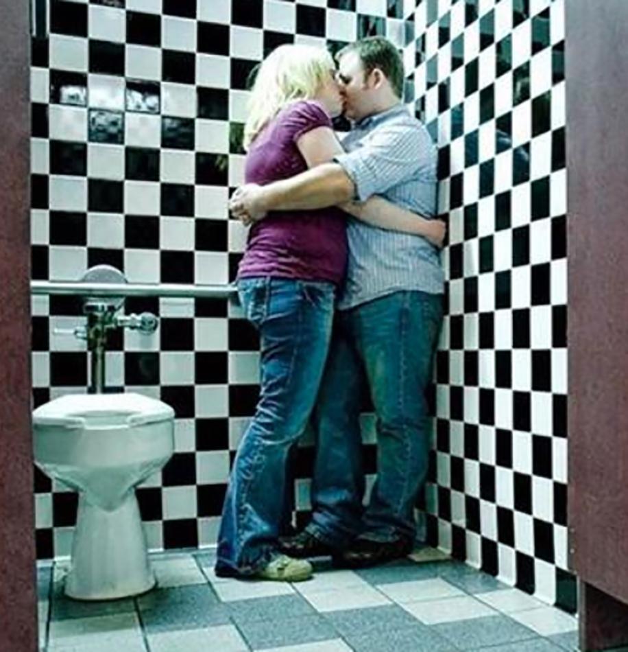  This amorous pair chose a chequered bathroom to show off their love