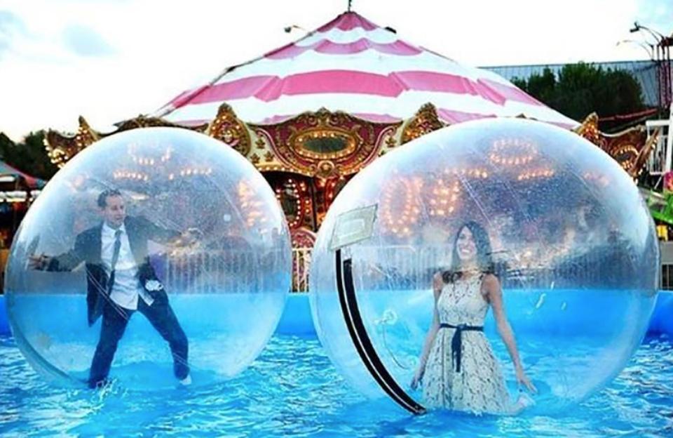  This couple appear to be in their own bubble of love in this snap