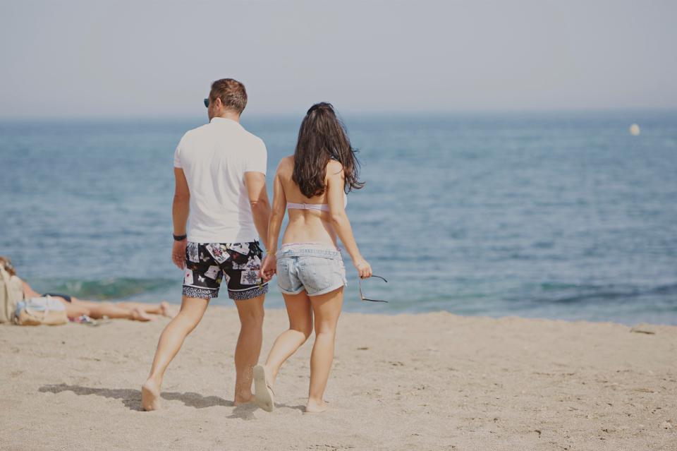  The couple enjoyed a romantic stroll together