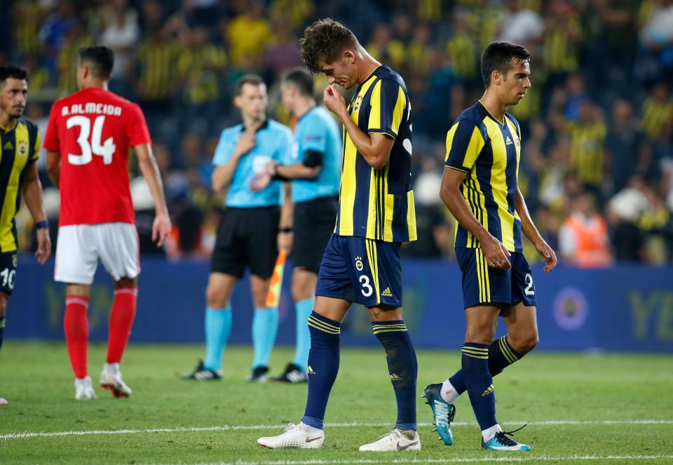  Fenerbahce crashed out of the Champions League after a 2-1 aggregate defeat to Benfica