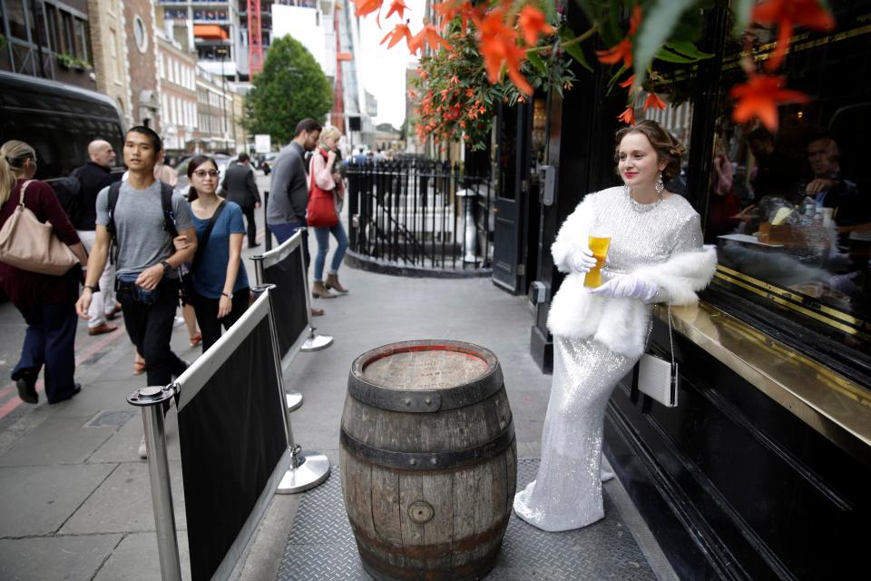  Taking the smart casual dress code to the extreme, Lauren embraced the Queen's high-glam look for a trip to the boozer