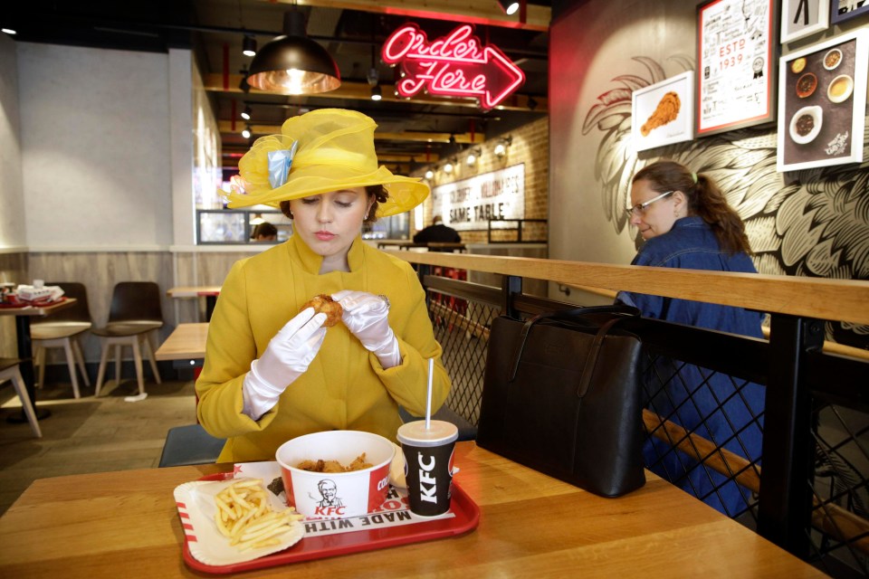 Lauren wore the vibrant outfit (with hat) on a trip to KFC where she enjoyed a bargain bucket meal for one with an orange Tango