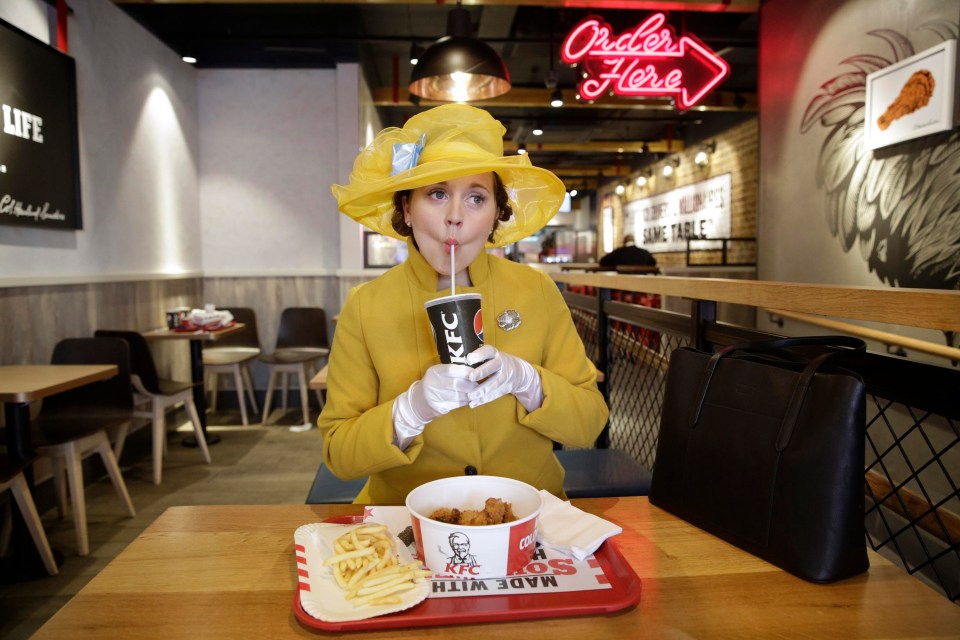 Fabulous reporter Lauren Windle enjoyed a right royal feast as she headed to KFC dressed like the Queen, complete with canary yellow hat and silk gloves