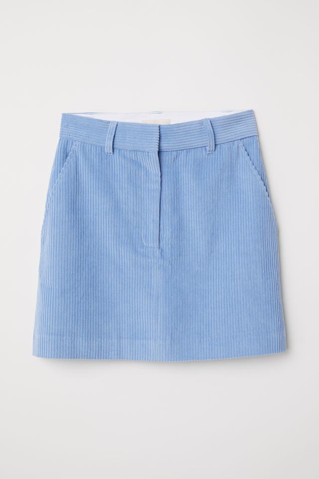  We love this pastel shade corduroy skirt, team with a basic white tee for a casual look