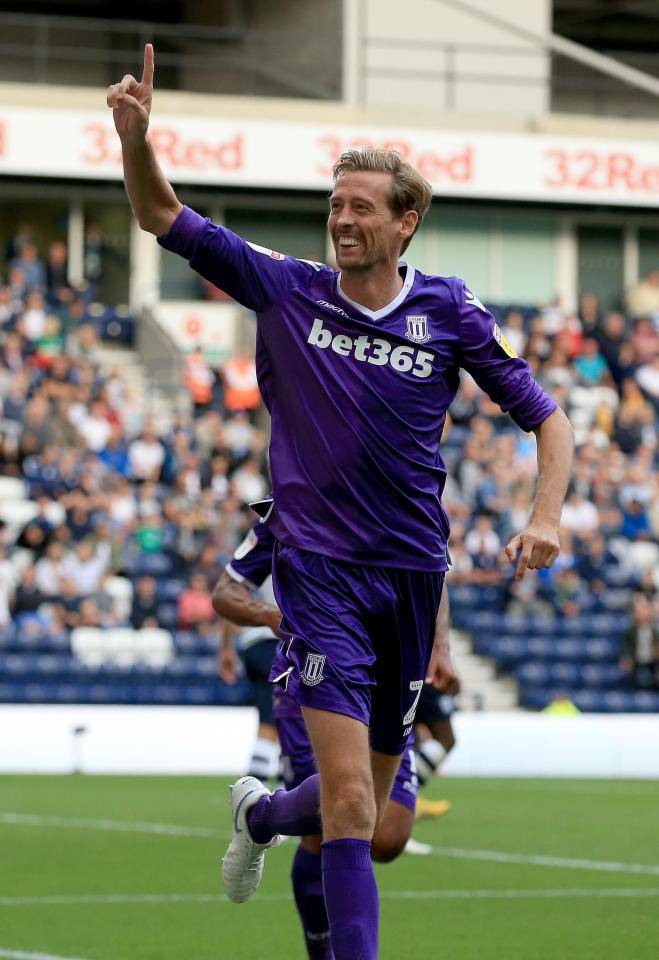  Peter Crouch scored a trademark header to salvage a point