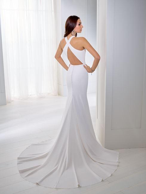 Ronald Joyce gowns will suit the simplistic nature of Virgos who love classic lines