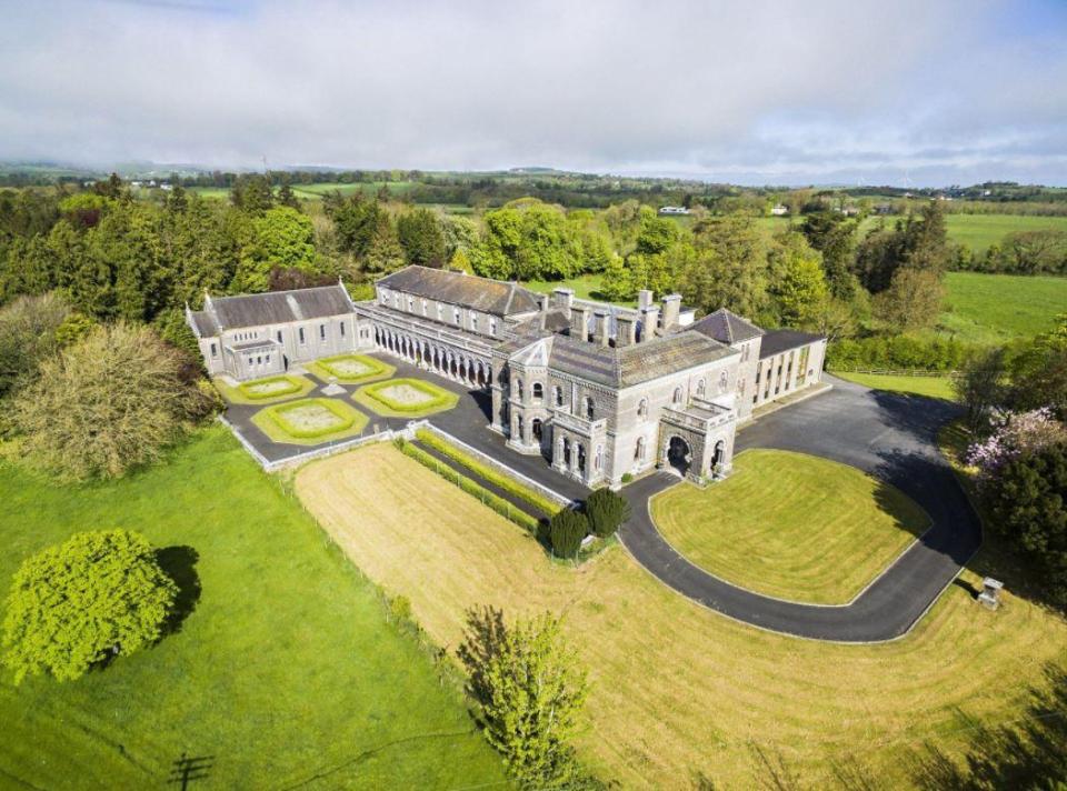  The stunning Cahermoyle House is set in 45 acres of land