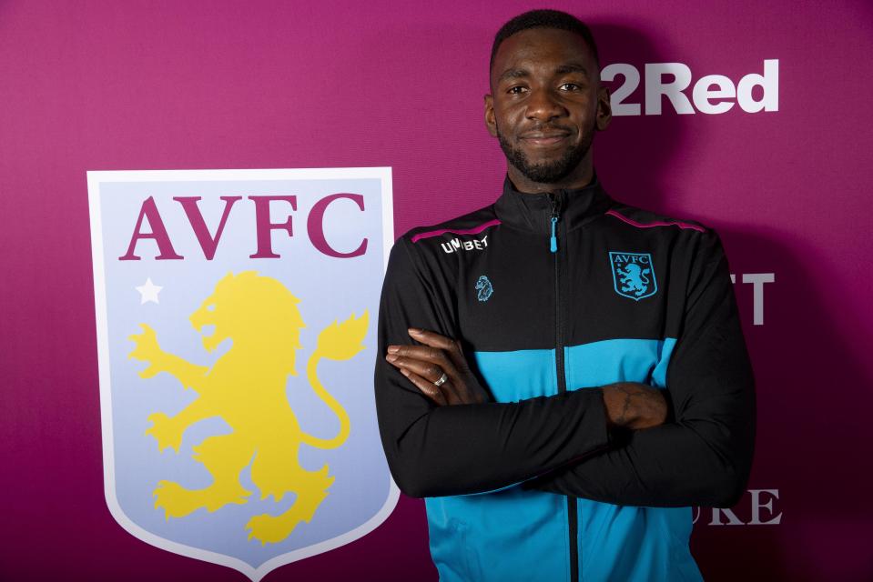  Yannick Bolasie joins Aston Villa from Everton on a season-long loan