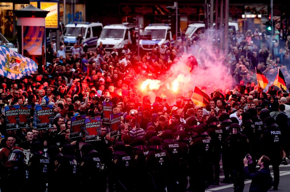  Hundreds of far-right protesters clashed violently with police in the German city of Chemnitz