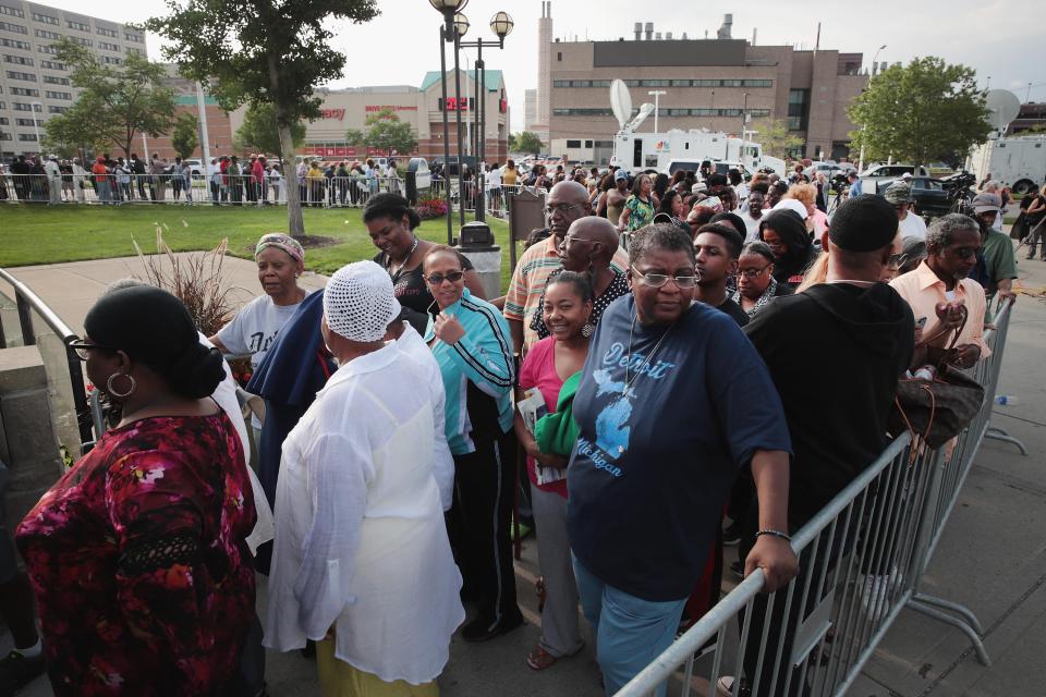  Thousands of fans queued to pay their respects to Aretha as she was lying in state