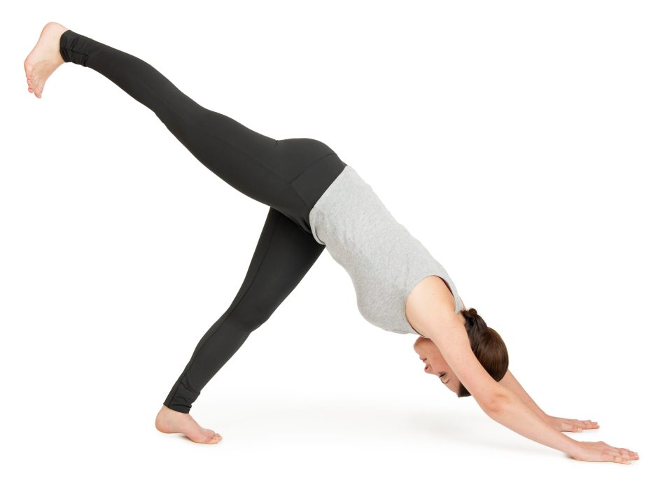  Stretch out your elbows and lift the knees off the floor to make your body into a triangle