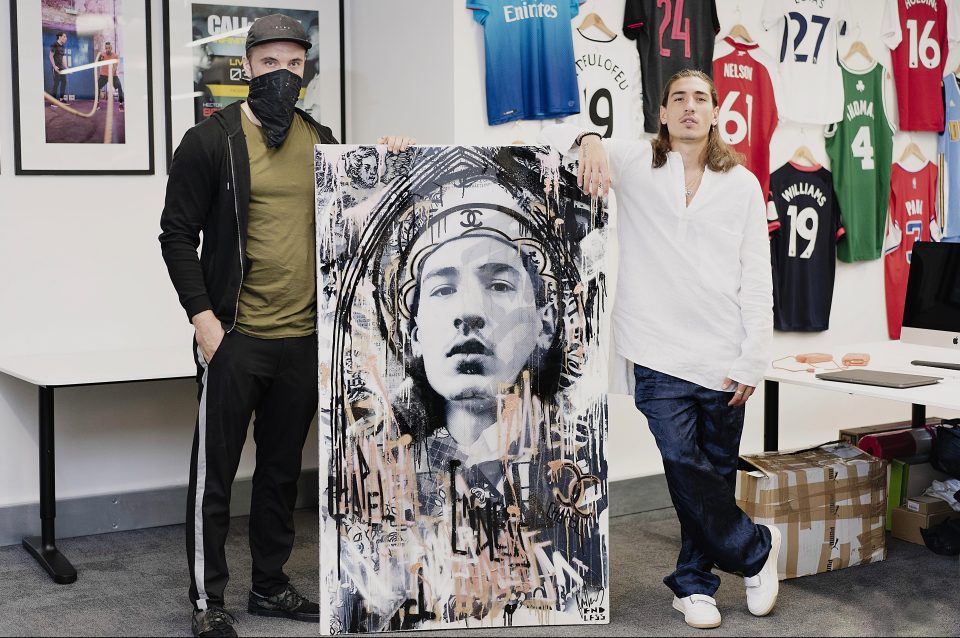  Hector Bellerin shows off his new portrait with London artist Endless