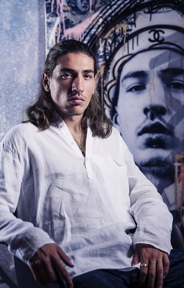  Hector Bellerin poses with the portrait of himself by popular artist Endless