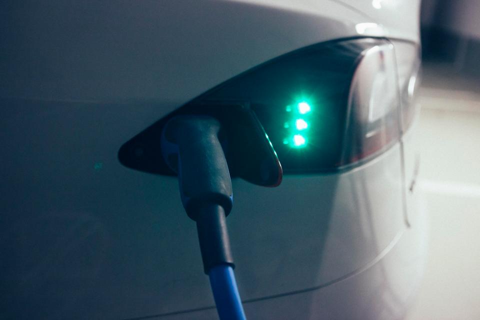 Brits blame lack of charge points as the reason for shunning plug-in cars