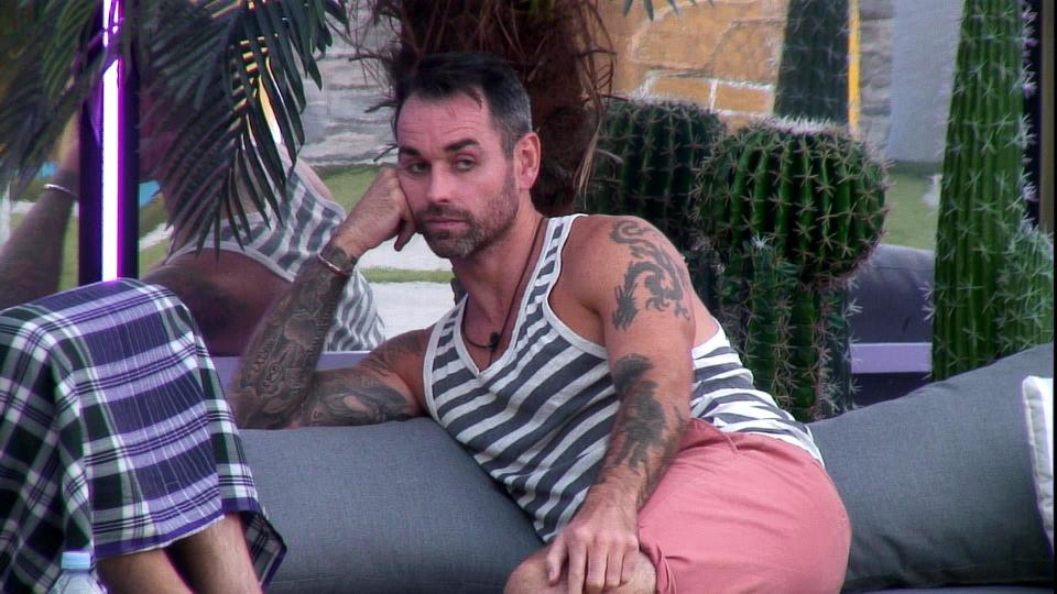  Ben Jardine starts to doubt Roxanne Pallett in tonight's Celebrity Big Brother