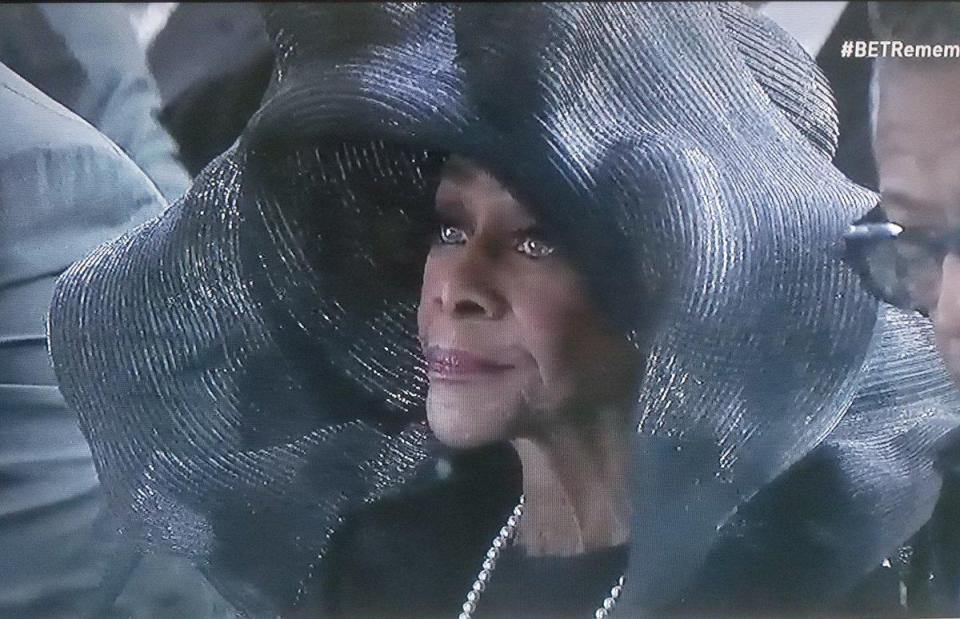  Cicely Tyson, known for playing strong African-American women on screen and stage throughout her career, was one of the mourners