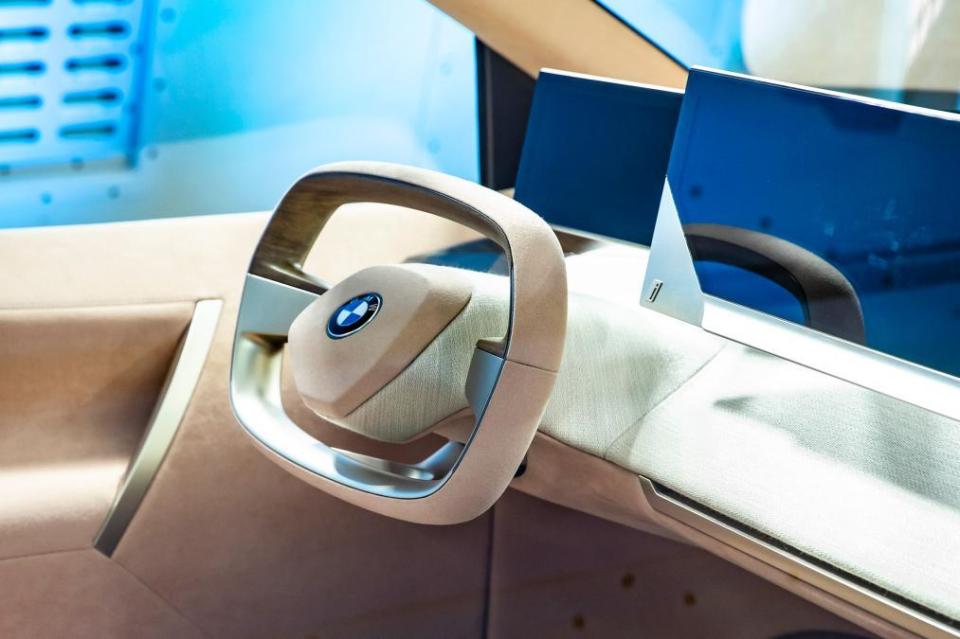 The steering wheel is collapsible in autonomous mode 