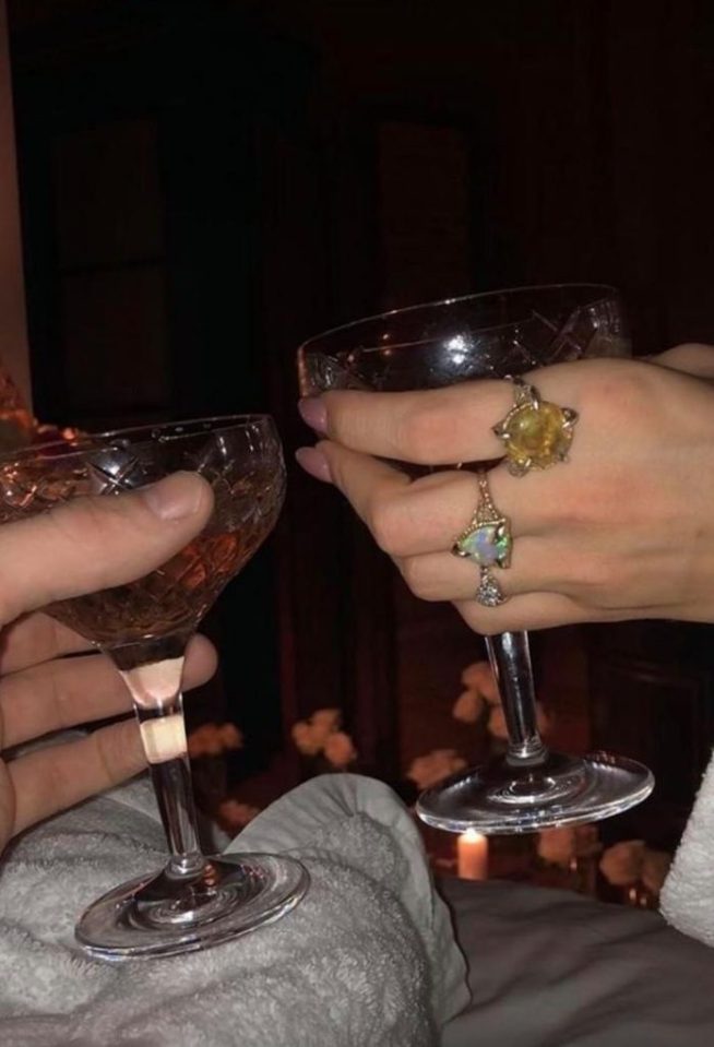  Fae showed off her engagement ring in a snap on her Instagram story