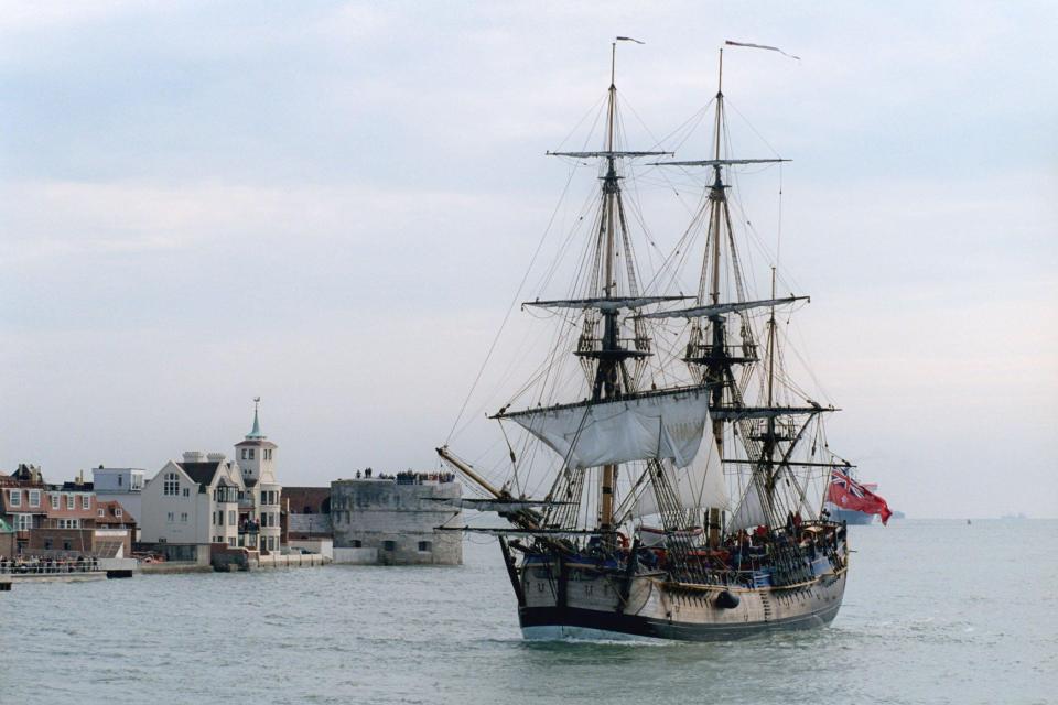  A reconstruction of the Endeavour sailed in 2002. The wreckage of the real ship could be displayed in the UK