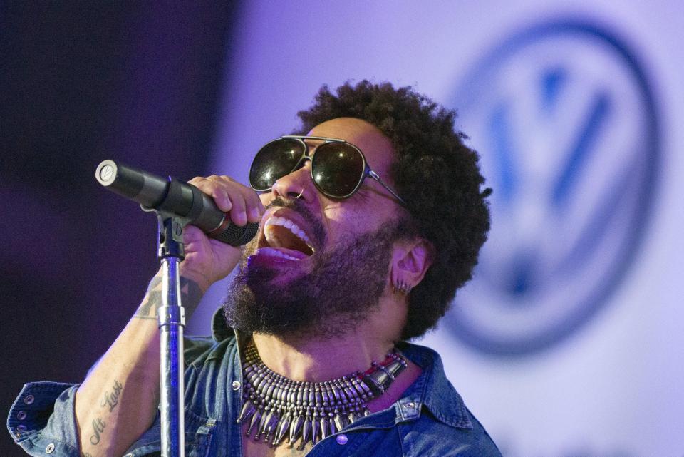  Lenny Kravitz set the record for most consecutive Grammy wins in one category by a male