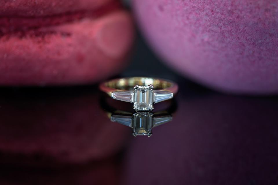  The baguette ring originated in the Art Deco era of the 1920s