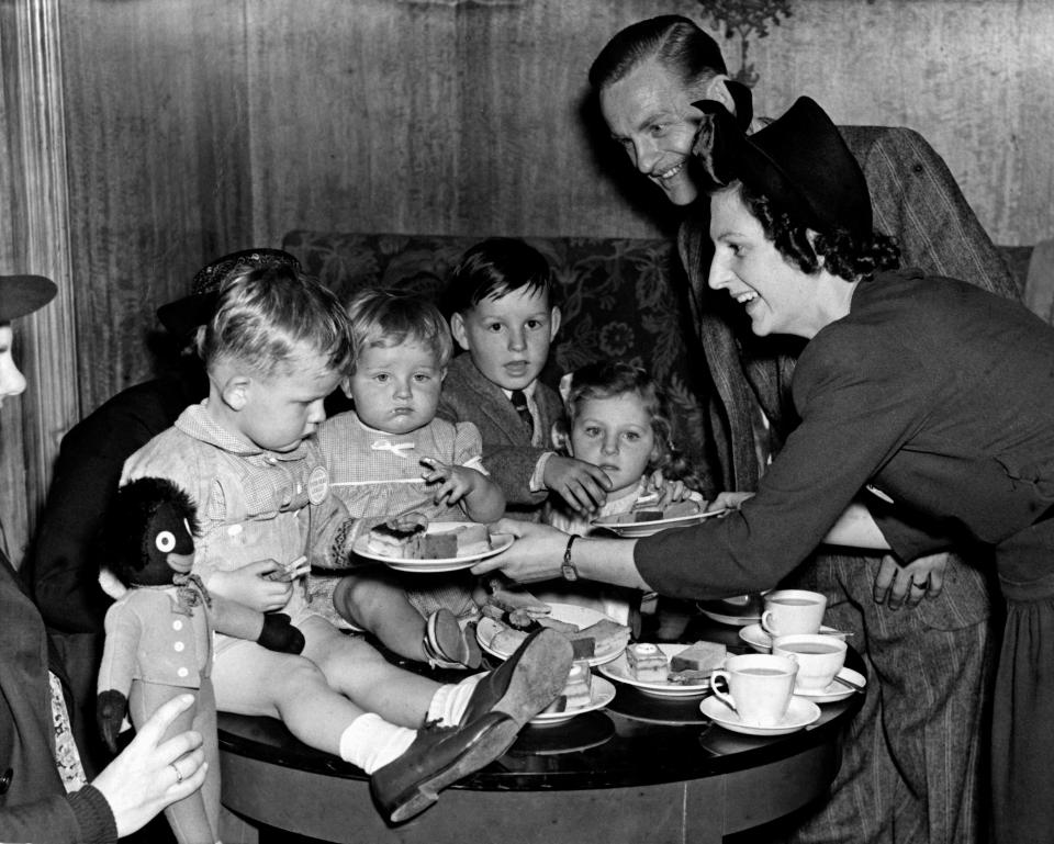  Mr C.N. Hill and his family waiting at Overseas House