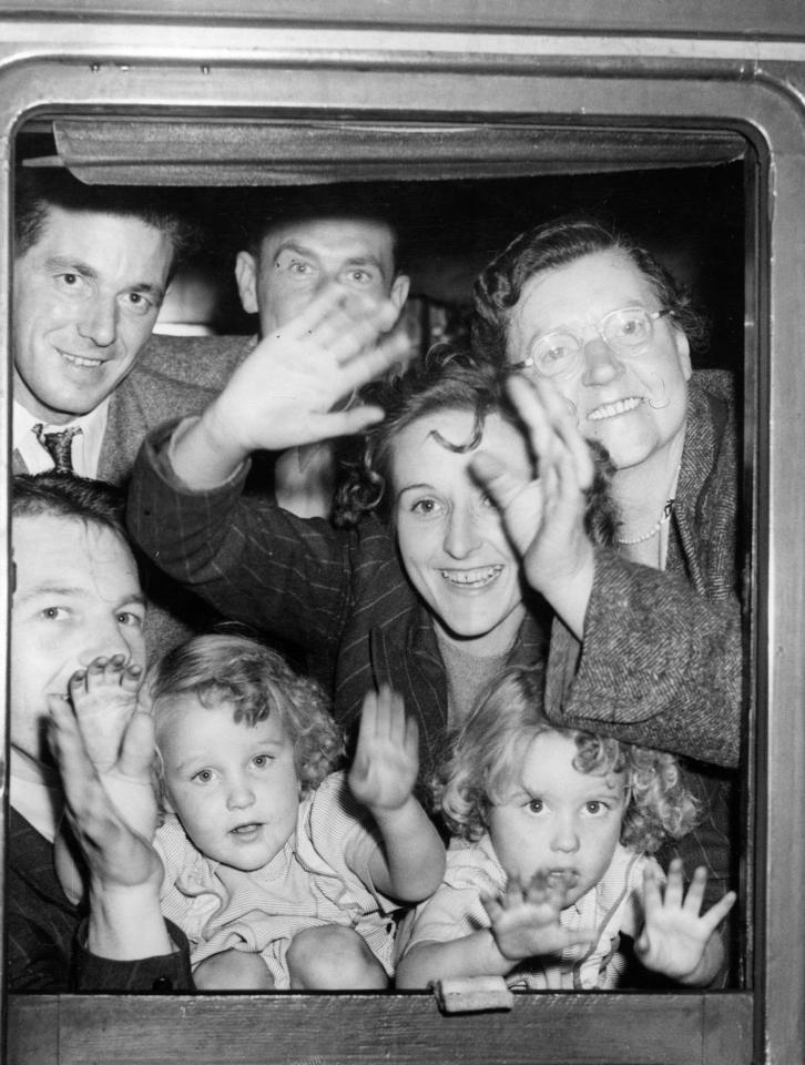  British ex-servicemen and their families leaving London for Liverpool where they would take a ship to Australia